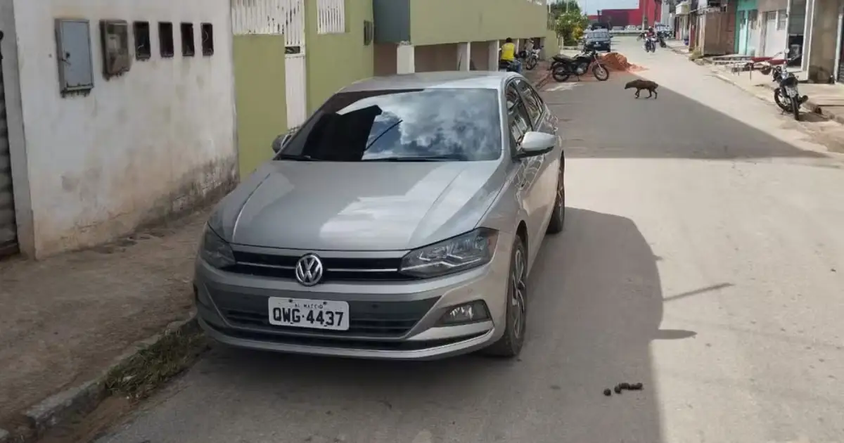 Un hombre es baleado por ladrones frente a su hija, quién se desespera al ver a su padre tirado en el piso.